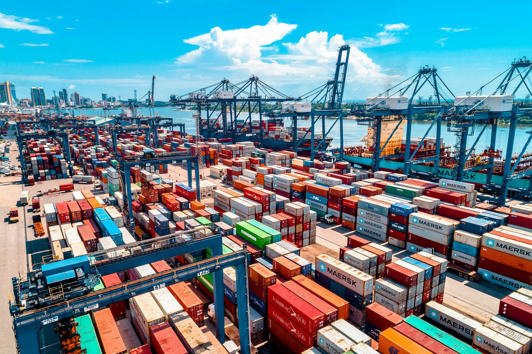 Container port with cranes